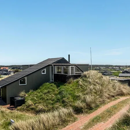 בית נופש 3 Bedroom Beautiful In לוקן