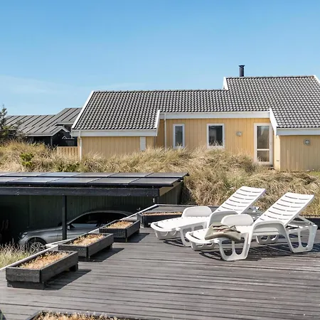 3 Bedroom Beautiful In בית נופש