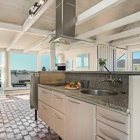 בית נופש 3 Bedroom Beautiful In לוקן